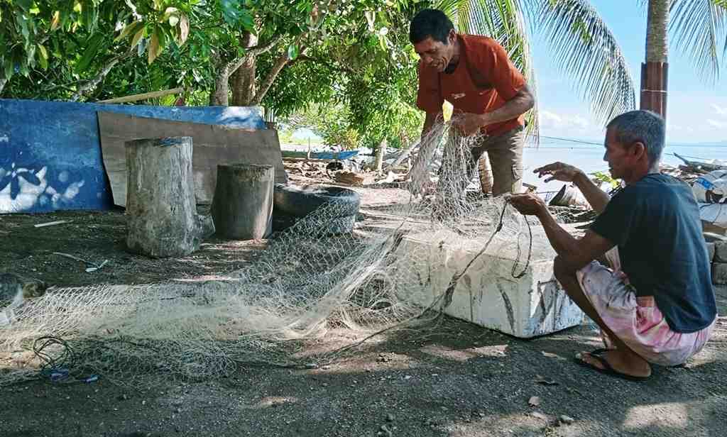 SIAPKAN JARING IKAN