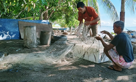 SIAPKAN JARING IKAN