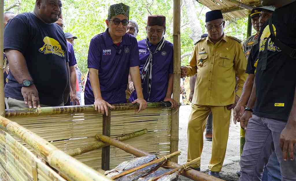 TINJAU SENTRA PEMBUATAN IKAN FUFU