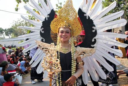 KOSTUM KARNAVAL BERMOTIF DAUN LONTAR
