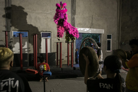 LATIHAN BARONGSAI JELANG IMLEK