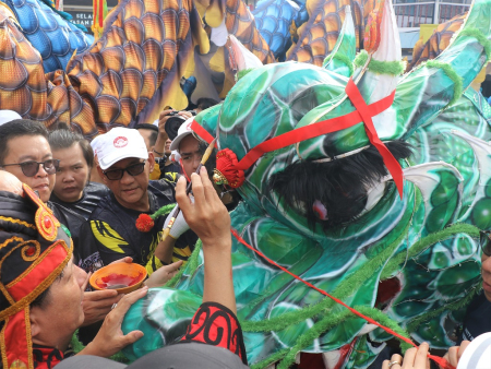 REPLIKA NAGA JALANI RITUAL BUKA MATA