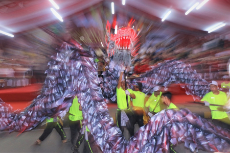 ATRAKSI REPLIKA NAGA PAWAI LAMPION SINGKAWANG