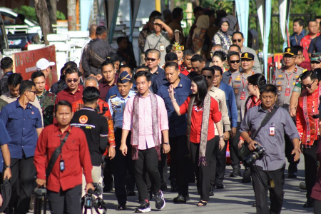 WAPRES RI HADIRI CAP GO MEH DI SINGKAWANG