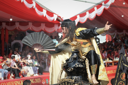 ATRAKSI TATUNG CAP GO MEH SINGKAWANG