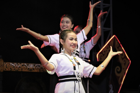 TARIAN PANEN RAYA PADI DAYAK SINGKAWANG