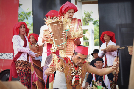TRADISI NGABAYOTN KOTA SINGKAWANG
