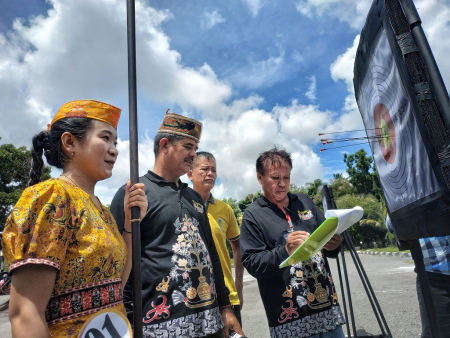 MENILAI LOMBA MANYIPET 