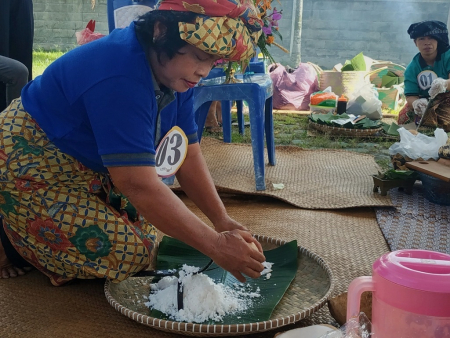 MEMARUT KELAPA 