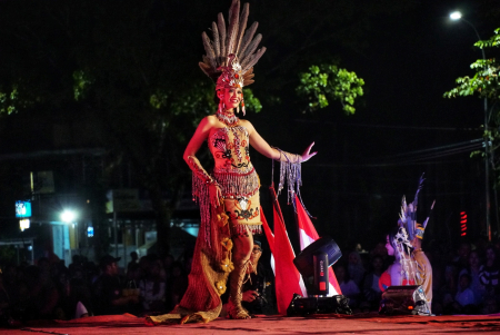 BUSANA KREASI DAERAH