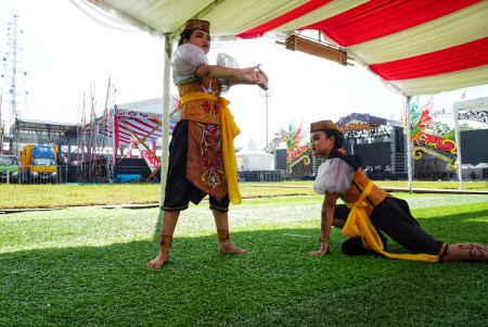 PERSIAPAN LOMBA LAWANG SAKEPENG