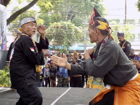 REBUT SELEMPANG LAWAN