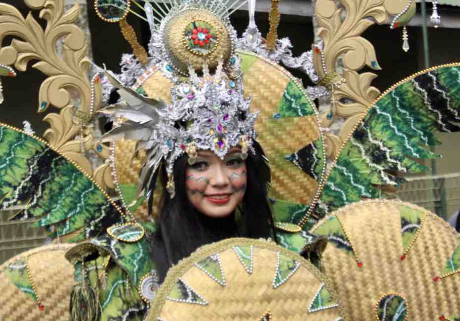 KOSTUM TEMA PURUN DAN SASIRANGAN