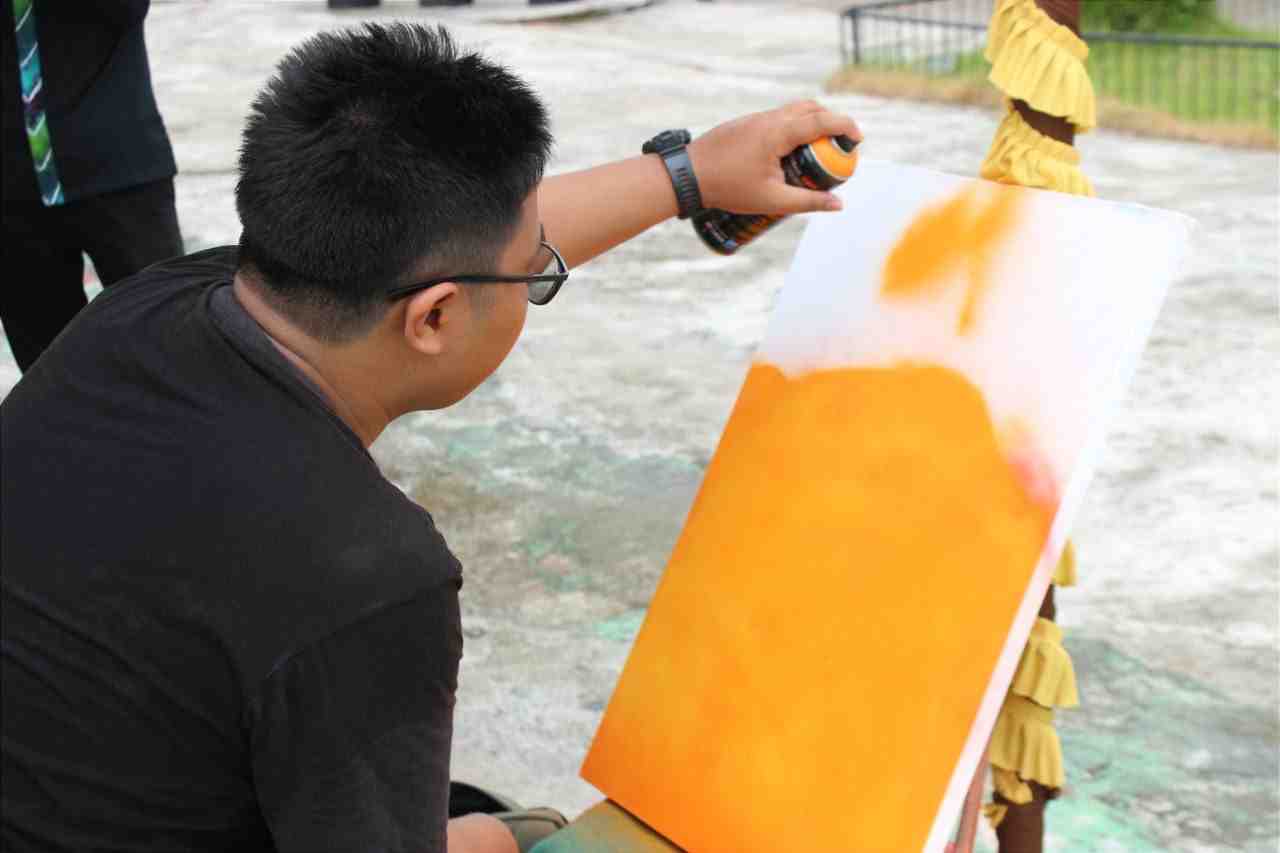LUKIS DENGAN TEKNIK SPRAY