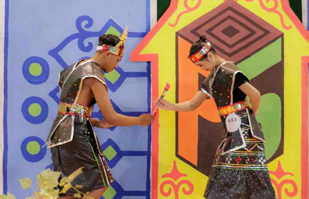 PERAGAAN BUSANA DARI LIMBAH