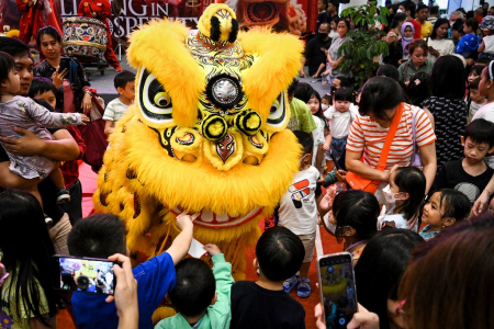 ATRAKSI BARONGSAI DI PUSAT PERBELANJAAN