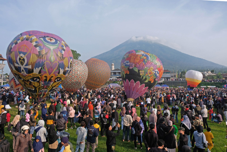 PENERBANGAN BALON UDARA TRADISIONAL