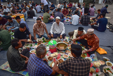 KENDURI RAMADHAN NUZULUL QURAN DI ACEH