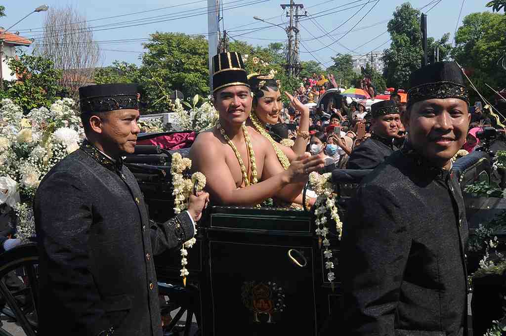 KIRAB PERNIKAHAN KAESANG DENGAN ERINA