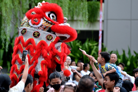 PEMENTASAN BARONGSAI DI PUSAT PERBELANJAAN BALI