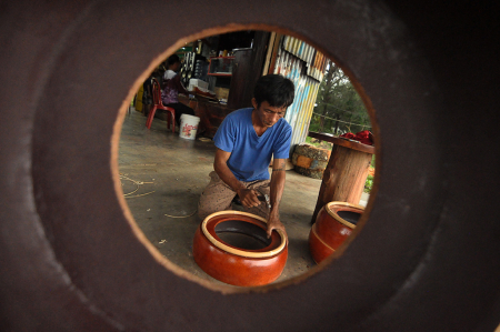 PRODUKSI ALAT MUSIK KHAS BENGKULU