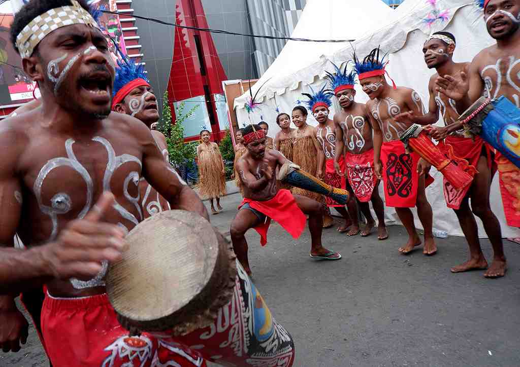 TARI WOR BIAK DI PAPUA