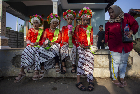 TRADISI ADAT NGAROT INDRAMAYU