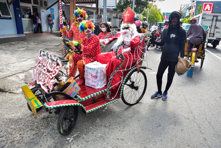 TRADISI SINTERKLAS DI AMBON