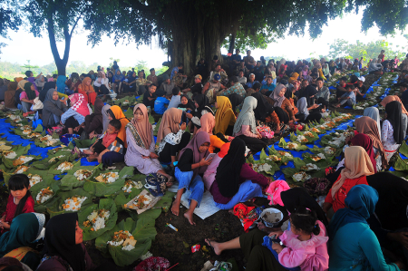 TRADISI SEDEKAH BUMI DI GROBOGAN