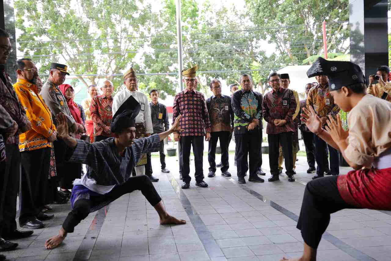 SILAT MELAYU DI PERESMIAN KANTOR OJK RIAU 