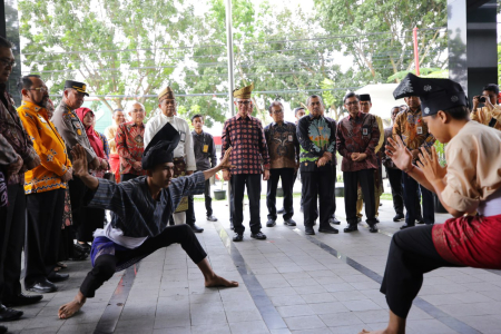 SILAT MELAYU DI PERESMIAN KANTOR OJK RIAU 