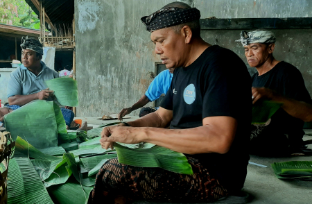 MEMBUAT WADAH MAKANAN