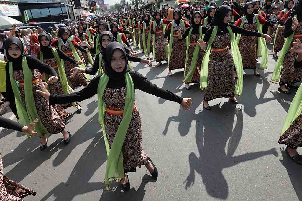 1000 PENARI LENGGER BANYUMASAN