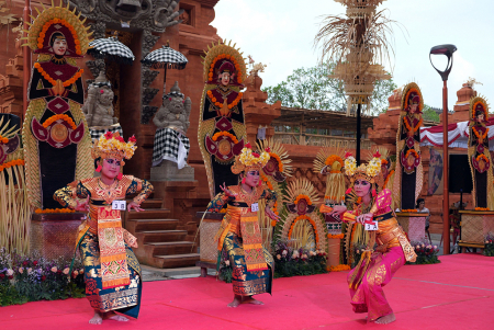 FESTIVAL LEGONG KERATON LASEM DI BALI
