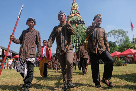 TRADISI GREBEG TAHU DI MAGELANG