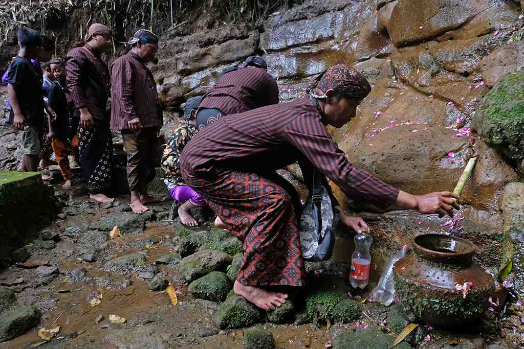 TRADISI SUNGKEM TLOMPAK WARGA LERENG MERBABU