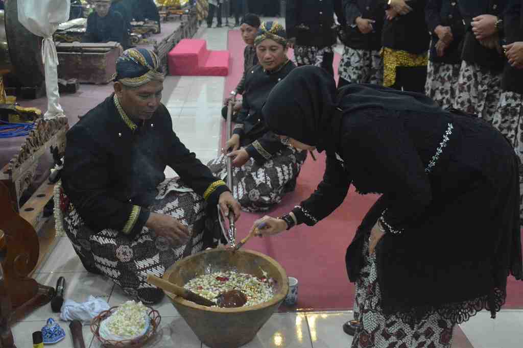  PENJAMASAN TOMBAK ABIRAWA