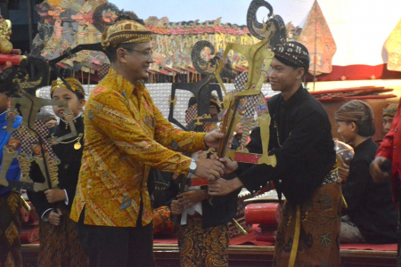 SERAHKAN WAYANG