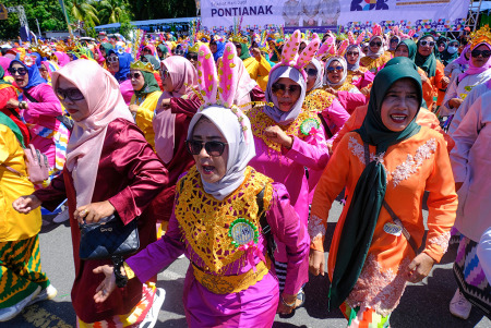 PAGELARAN PONTIANAK BERJEPIN MASSAL