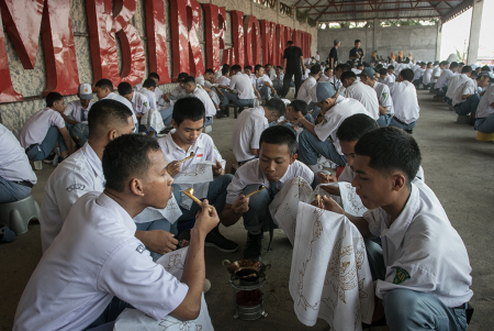 PELAJAR MEMBATIK BERSAMA SAMBUT HARI SUMPAH PEMUDA