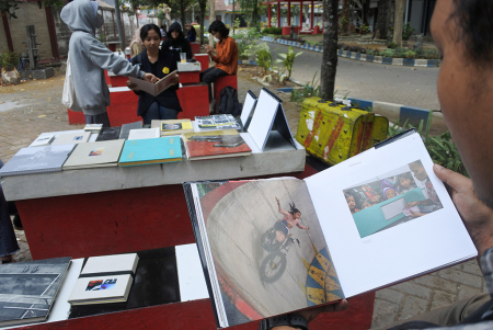 PERPUSTAKAAN FOTOGRAFI KELILING DI UNIVERSITAS JEMBER