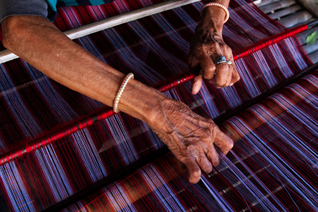 PENENUN TRADISIONAL SUKU BUTON