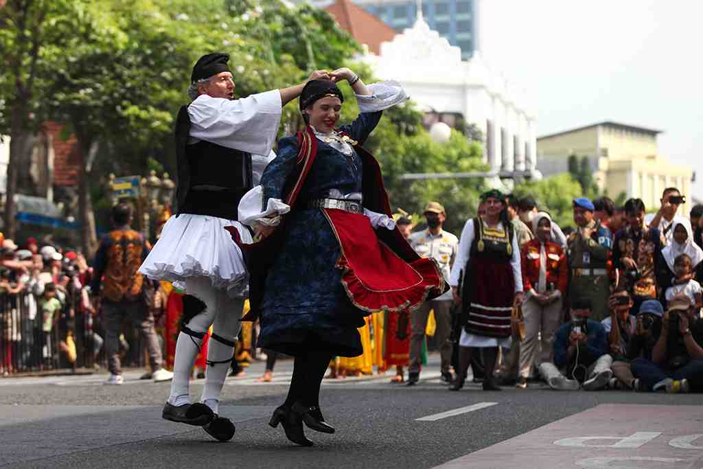  PARADE SURABAYA CROSS CULTURE INTERNATIONAL FOLK ART FESTIVAL