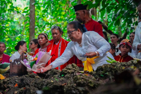 ZIARAH KE MAKAM NEN DIT SAK MAS