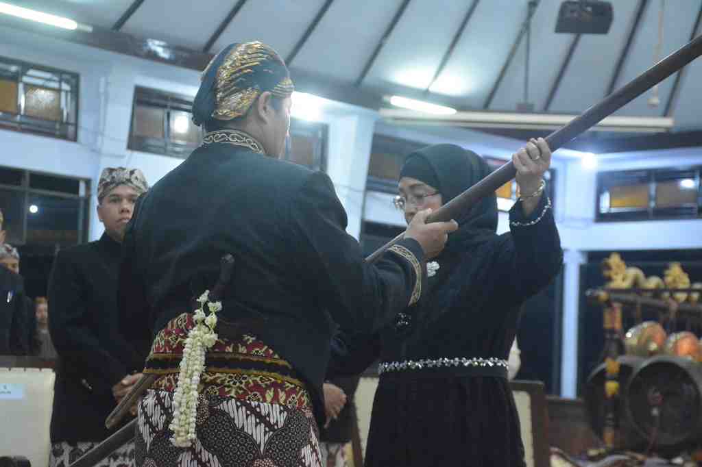 PENYERAHAN TOMBAK ABIRAWA
