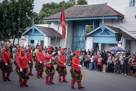 WISATA PERTUNJUKAN ATRAKSI PRAJURIT KERATON SOLO