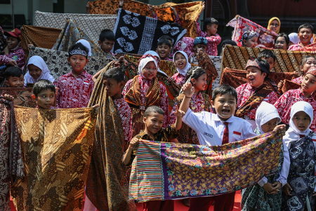 PARADE INOVASI BATIK KATULISTIWA DI SEMARANG