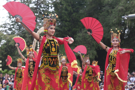 PARADE BUDAYA MELEPAS MATAHARI TAHUN 2022