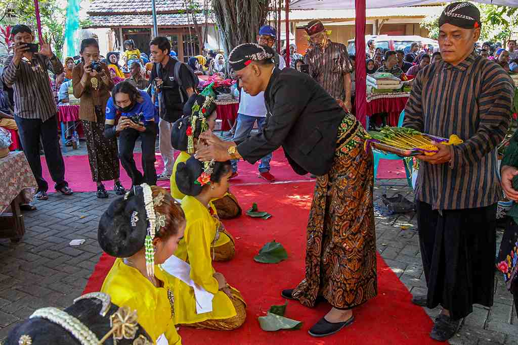 WISUDA SINDEN DI NGANJUK