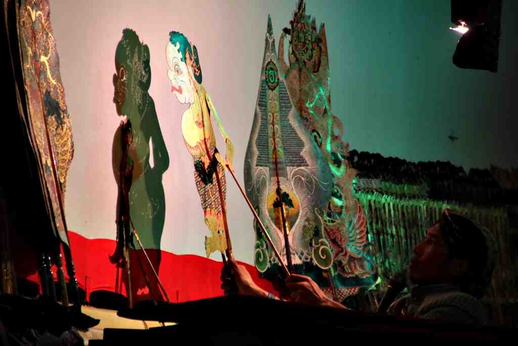 ADEGAN LIMBUK WAYANG KULIT